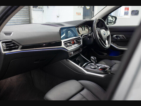 BMW 3 Series 2.0 320i Sport Auto Euro 6 (s/s) 4dr 52