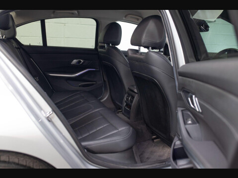 BMW 3 Series 2.0 320i Sport Auto Euro 6 (s/s) 4dr 25