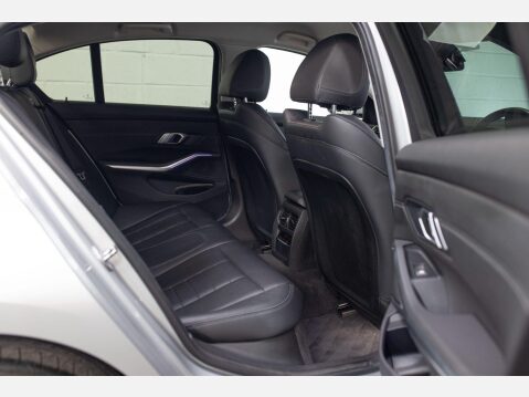 BMW 3 Series 2.0 320i Sport Auto Euro 6 (s/s) 4dr 25