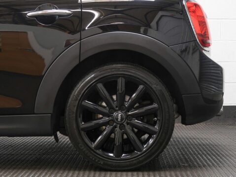 Mini Hatch 1.5 Cooper Classic Euro 6 (s/s) 5dr 11