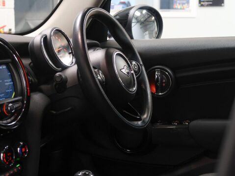 Mini Hatch 1.5 Cooper Classic Euro 6 (s/s) 5dr 63