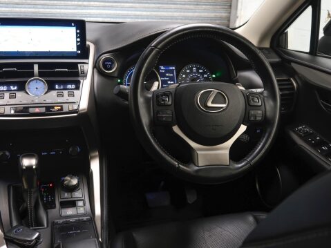 Lexus NX 2.5 300h Luxury E-CVT 4WD Euro 6 (s/s) 5dr 43