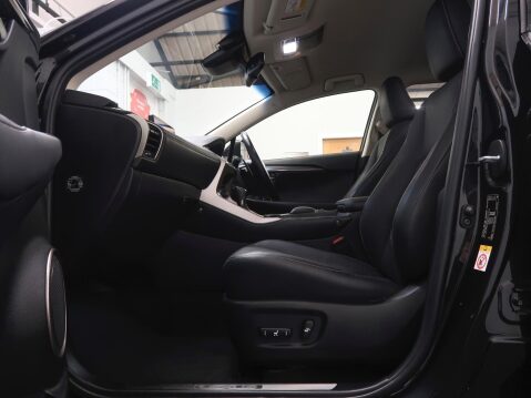 Lexus NX 2.5 300h Luxury E-CVT 4WD Euro 6 (s/s) 5dr 52