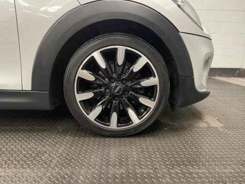 Mini Hatch 1.5 Cooper Exclusive Euro 6 (s/s) 3dr 63