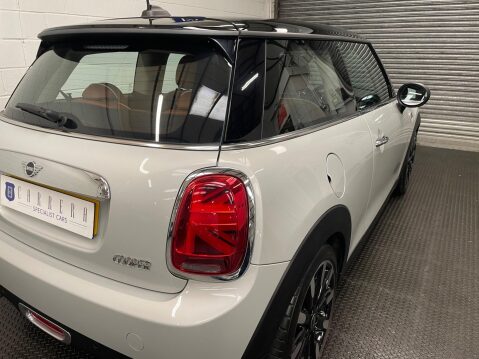 Mini Hatch 1.5 Cooper Exclusive Euro 6 (s/s) 3dr 59