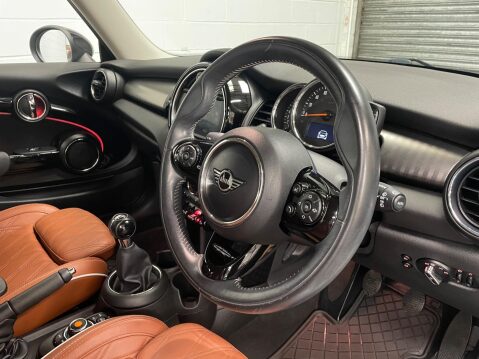 Mini Hatch 1.5 Cooper Exclusive Euro 6 (s/s) 3dr 13