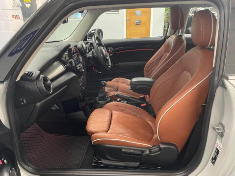 Mini Hatch 1.5 Cooper Exclusive Euro 6 (s/s) 3dr 45