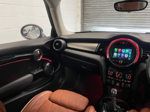 Mini Hatch 1.5 Cooper Exclusive Euro 6 (s/s) 3dr 24