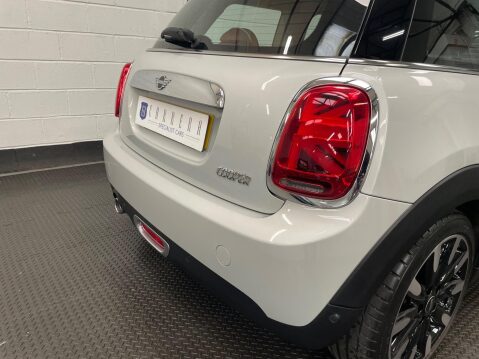 Mini Hatch 1.5 Cooper Exclusive Euro 6 (s/s) 3dr 57