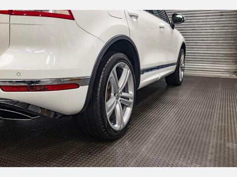 Volkswagen Touareg 3.0 TDI V6 BlueMotion Tech R-Line Tiptronic 4WD Euro 6 (s/s) 5dr 64