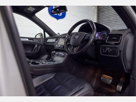 Volkswagen Touareg 3.0 TDI V6 BlueMotion Tech R-Line Tiptronic 4WD Euro 6 (s/s) 5dr 13