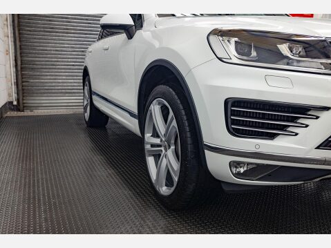 Volkswagen Touareg 3.0 TDI V6 BlueMotion Tech R-Line Tiptronic 4WD Euro 6 (s/s) 5dr 81