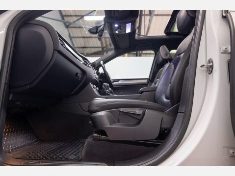 Volkswagen Touareg 3.0 TDI V6 BlueMotion Tech R-Line Tiptronic 4WD Euro 6 (s/s) 5dr 48