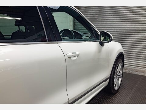 Volkswagen Touareg 3.0 TDI V6 BlueMotion Tech R-Line Tiptronic 4WD Euro 6 (s/s) 5dr 63