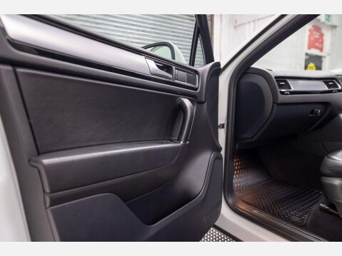 Volkswagen Touareg 3.0 TDI V6 BlueMotion Tech R-Line Tiptronic 4WD Euro 6 (s/s) 5dr 51