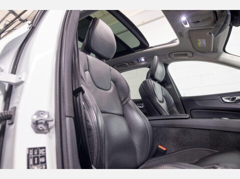 Volvo XC60 2.0 D5 PowerPulse Inscription Pro Auto AWD Euro 6 (s/s) 5dr 12