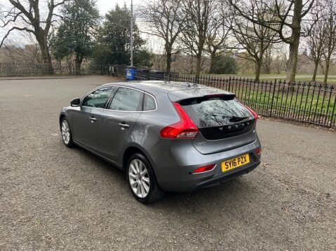 Volvo V40 2.0 D2 SE Lux Hatchback 5dr Diesel Manual Euro 6 (s/s) (120 ps) 24