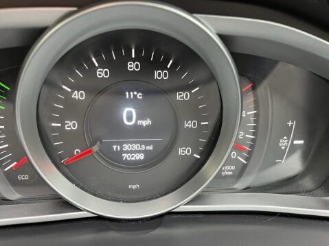 Volvo V40 2.0 D2 SE Lux Hatchback 5dr Diesel Manual Euro 6 (s/s) (120 ps) 38