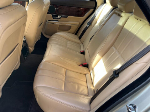 Jaguar XJ 3.0d V6 Premium Luxury Auto Euro 5 (s/s) 4dr 34