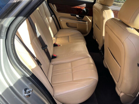 Jaguar XJ 3.0d V6 Premium Luxury Auto Euro 5 (s/s) 4dr 44