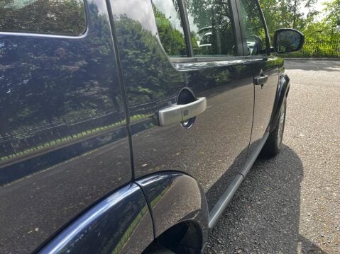 Land Rover Discovery 3.0 SD V6 Graphite Auto 4WD Euro 6 (s/s) 5dr 28