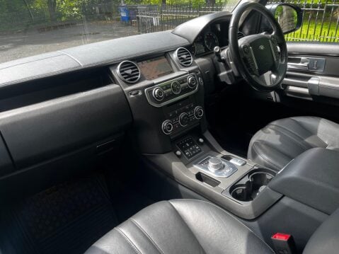 Land Rover Discovery 3.0 SD V6 Graphite Auto 4WD Euro 6 (s/s) 5dr 32