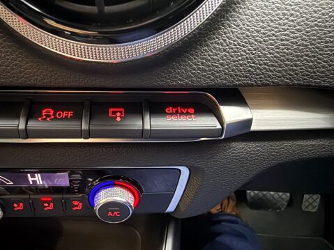 Audi A3 2.0 TDI S line S Tronic Euro 5 (s/s) 4dr 29
