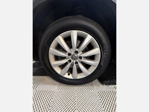Volkswagen Tiguan 2.0 TDI BlueMotion Tech Match DSG 4WD Euro 5 (s/s) 5dr 11