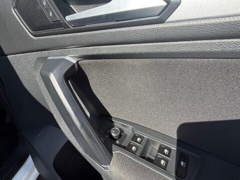 Volkswagen Tiguan 2.0 TDI BlueMotion Tech SE Navigation DSG 4Motion Euro 6 (s/s) 5dr 22