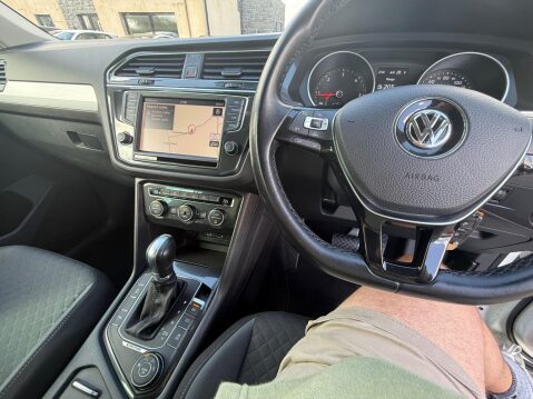 Volkswagen Tiguan 2.0 TDI BlueMotion Tech SE Navigation DSG 4Motion Euro 6 (s/s) 5dr 12