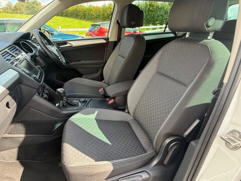 Volkswagen Tiguan 2.0 TDI BlueMotion Tech SE Navigation DSG 4Motion Euro 6 (s/s) 5dr 29