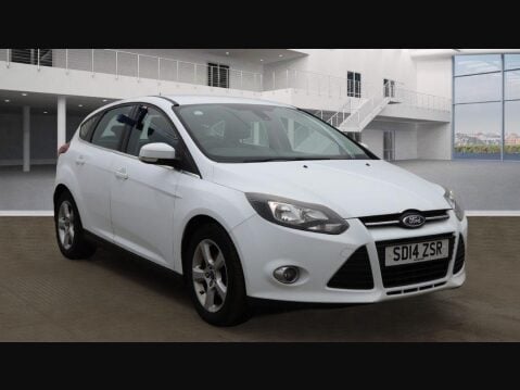 Ford Focus 1.6 Zetec Navigator Euro 5 5dr 1