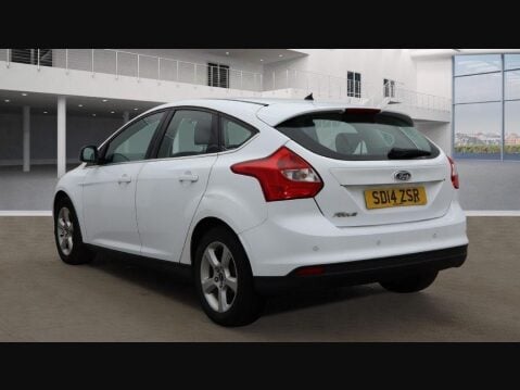 Ford Focus 1.6 Zetec Navigator Euro 5 5dr 4