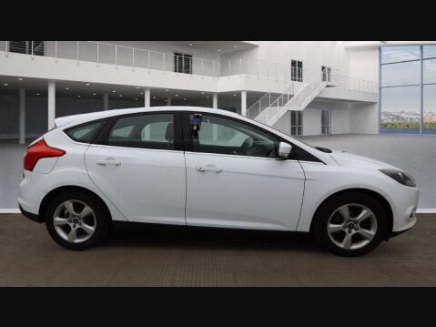 Ford Focus 1.6 Zetec Navigator Euro 5 5dr 6