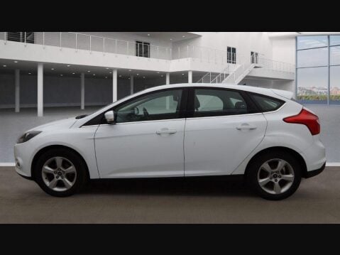Ford Focus 1.6 Zetec Navigator Euro 5 5dr 7