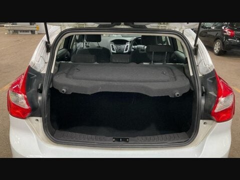 Ford Focus 1.6 Zetec Navigator Euro 5 5dr 8