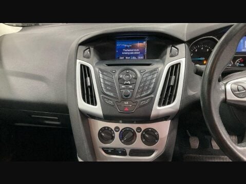 Ford Focus 1.6 Zetec Navigator Euro 5 5dr 11