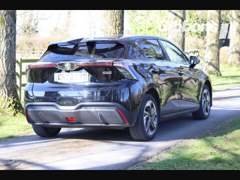 MG MG4 64kWh Trophy Long Range Auto 5dr 16