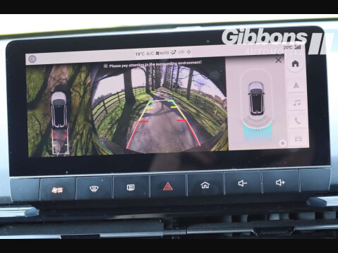 MG MG4 64kWh Trophy Long Range Auto 5dr 36