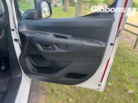 Vauxhall Combo 1.5 Combo 2000 Edition S/S Auto 32