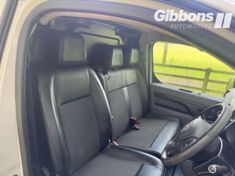 Vauxhall Vivaro 1.5 Vivaro 2900 Dynamic S/S 15