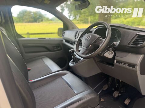 Vauxhall Vivaro 1.5 Vivaro 2900 Dynamic S/S 40
