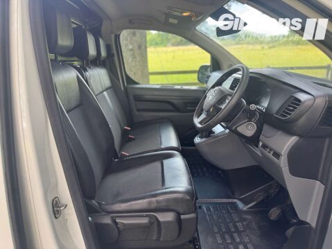 Vauxhall Vivaro 1.5 Vivaro 2900 Dynamic S/S 13