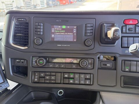 Scania R Series R500 6X2 HIGH CAB Midlift Tractor Unit 15