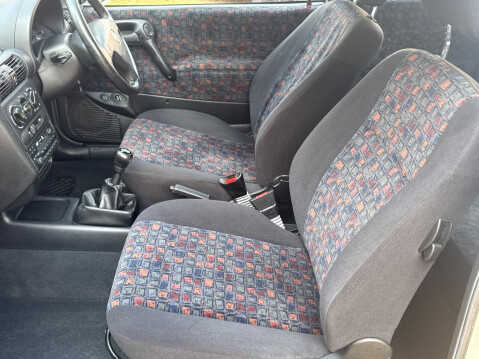 Vauxhall Corsa 1.4i CDX 3dr 6