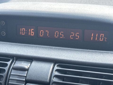Vauxhall Corsa 1.4i CDX 3dr 27