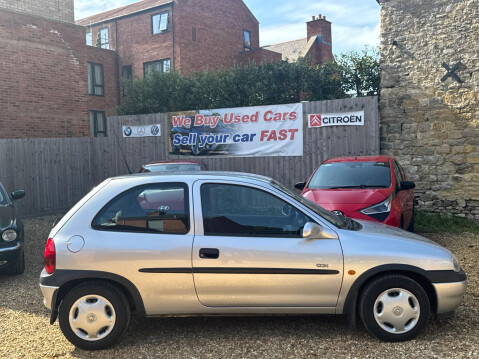 Vauxhall Corsa 1.4i CDX 3dr 30