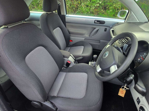 Volkswagen Beetle 1.6 Luna Euro 4 3dr 7