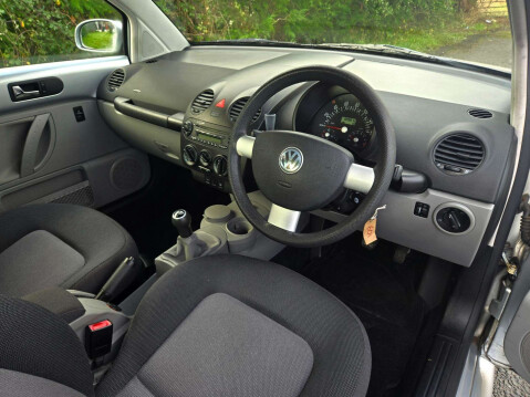Volkswagen Beetle 1.6 Luna Euro 4 3dr 8