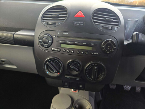 Volkswagen Beetle 1.6 Luna Euro 4 3dr 10